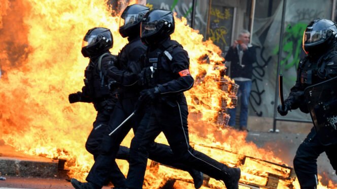
					Protesters Clashed With Police In Paris Over Pension Reforms, With Multiple Injuries Reported