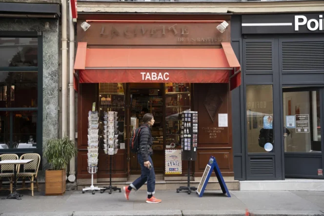 
					France Takes Lead in Europe to Ban Smoking on Beaches and Parks