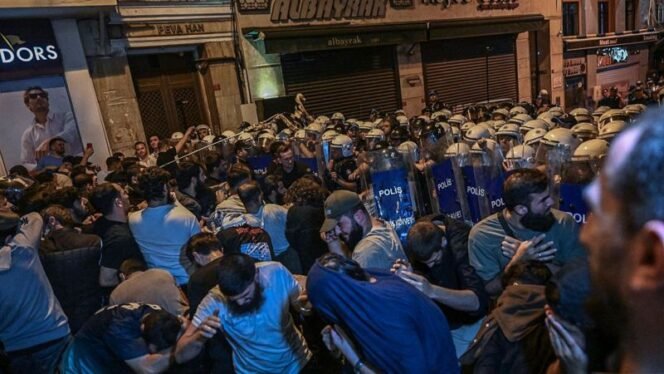 
					Turkey Detains Journalists over Alleged Depiction of Prophet Muhammad in Cartoon